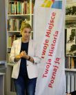 Zdjęcie przedstawiające ludzi w bibliotece