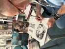 Zdjęcie przedstawiające ludzi w bibliotece