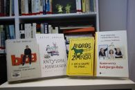 Zdjęcie przedstawiające książki