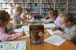 Zdjęcie przedstawia uczestników spotkania wtorkowego
