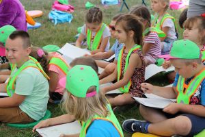 Dzieci rysują kotki