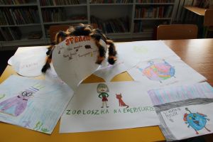 zdjęcie przedstawia prace plastyczne dzieci