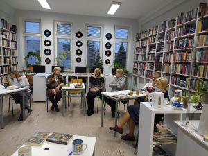 zdjęcie przedstawia panie podczas spotkania Klubu DKK dla dorosłych