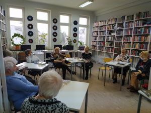 zdjęcie przedstawia panie podczas spotkania Klubu DKK dla dorosłych