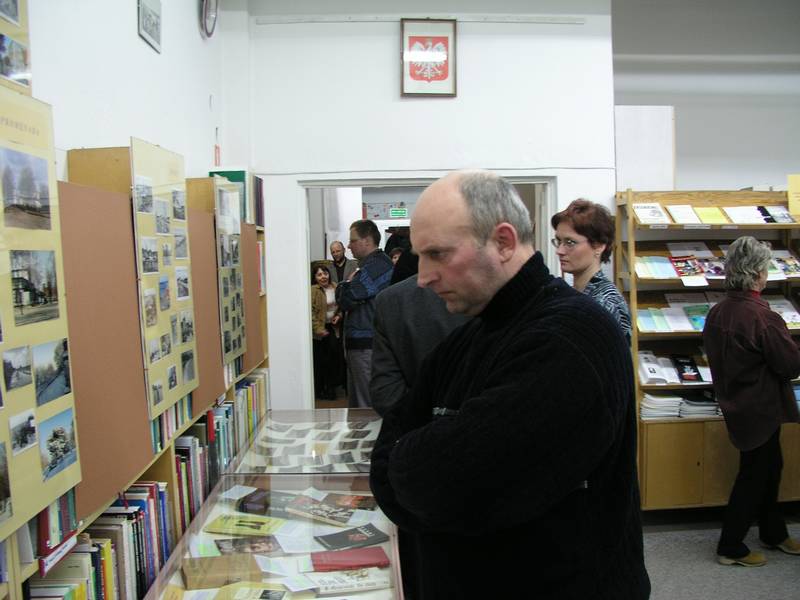 70 rocznica nadania Ustce praw miejskich -wystawa w Bibliotece Miejskiej
