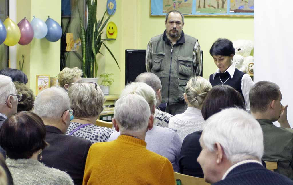 Spotkanie z M.Barnowskim, podczas otwarcia wystawy fotograficznej - Otwieramy Szuflady